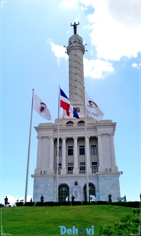 Monumento De Santiago A Los Héroes De La Restauración
