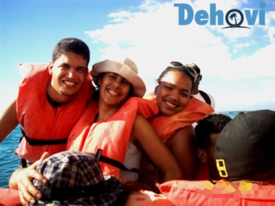 By boat or by road, Wherever you decide Bahía de las Águilas is a show.