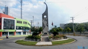 Памятник доминиканскому фермеру является символом признания полевому человеку..